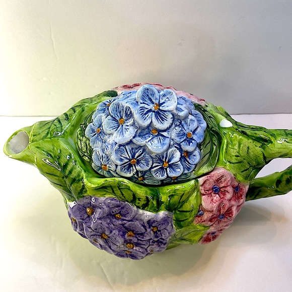 PREOWNED WORLD BAZAAR INC 3D HAND PAINTED TEA POT SMALL IMPERFECTION ON HANDLE - Picture 2 of 9